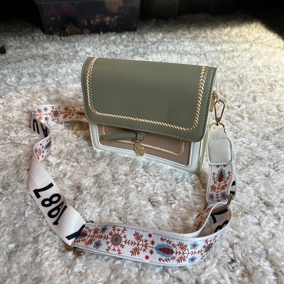 Green beige and cream thick strap snap purse - Picture 3 of 6